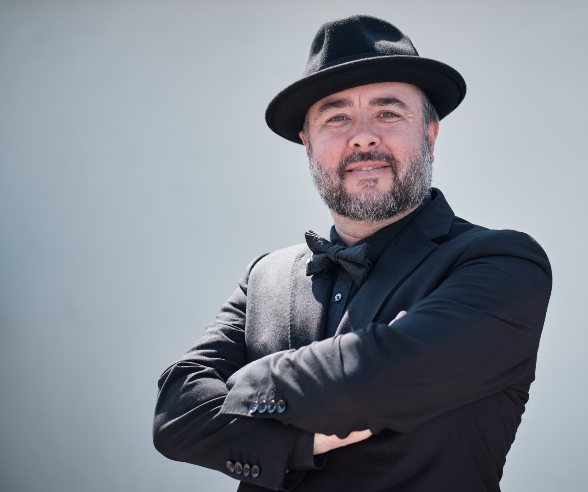 Noah, founder of One Price AV, in a black hat and jacket